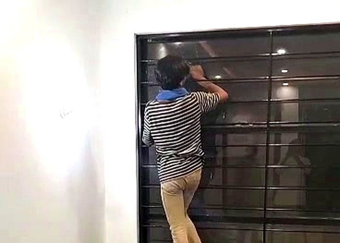 Window glass cleaning