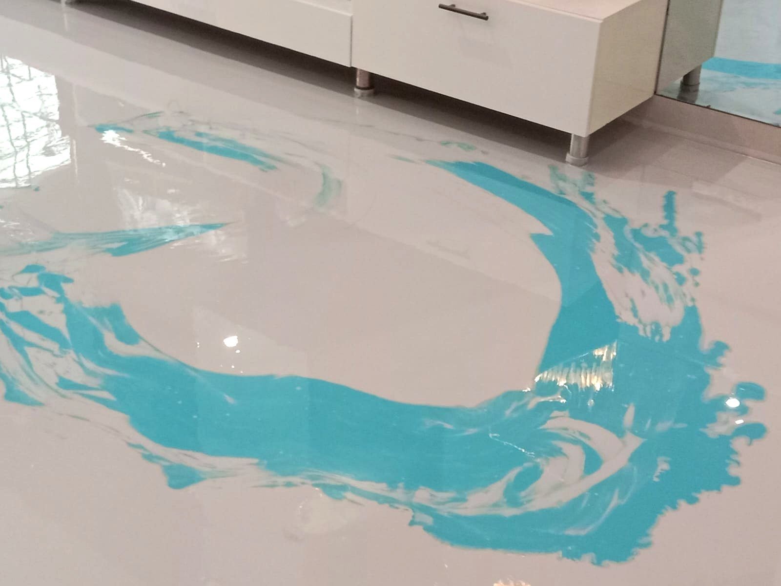 Marble-effect epoxy finish